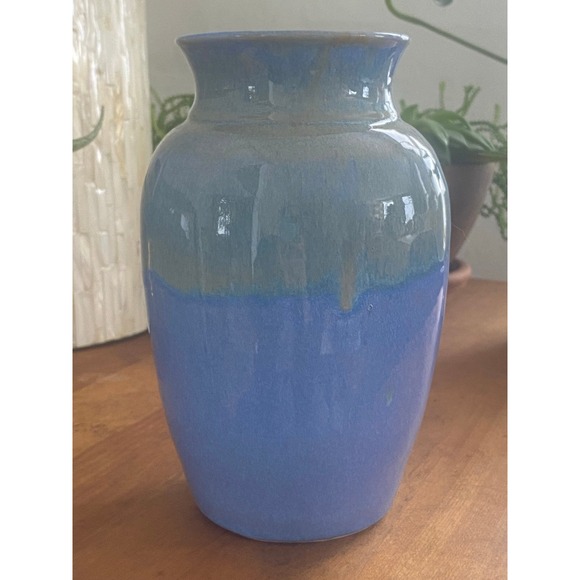 Beautiful Sky Blue Studio Pottery Vase - Picture 2 of 11